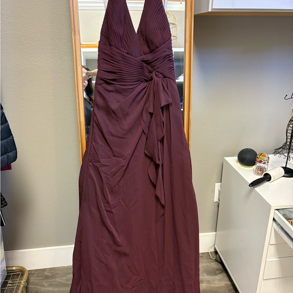 David’s Bridal Elegant Burgundy Halter Dress-NWT Size 4